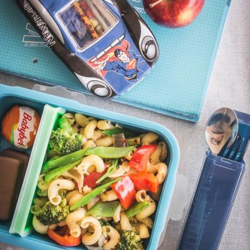 Pasta stir fry with veggies in lunchbox