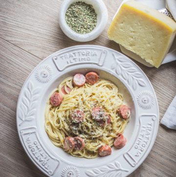 Spaghetti with chicken sausages and white sauce