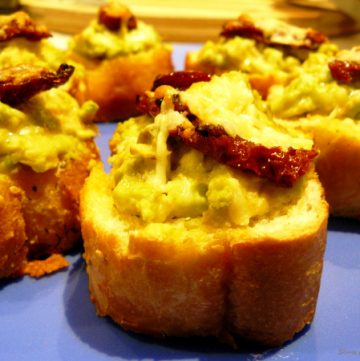 Bruschetta with mashed avocado and sundried tomatoes