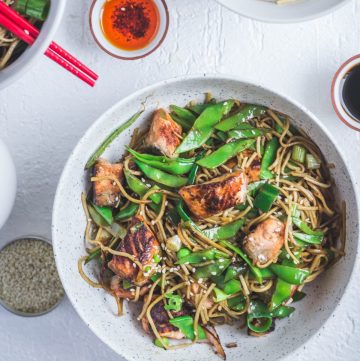 Soba Noodles with Salmon and Snow Peas - thespiceadventuress.com