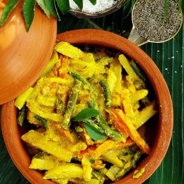 Mixed vegetable dish served in an earthenware pot