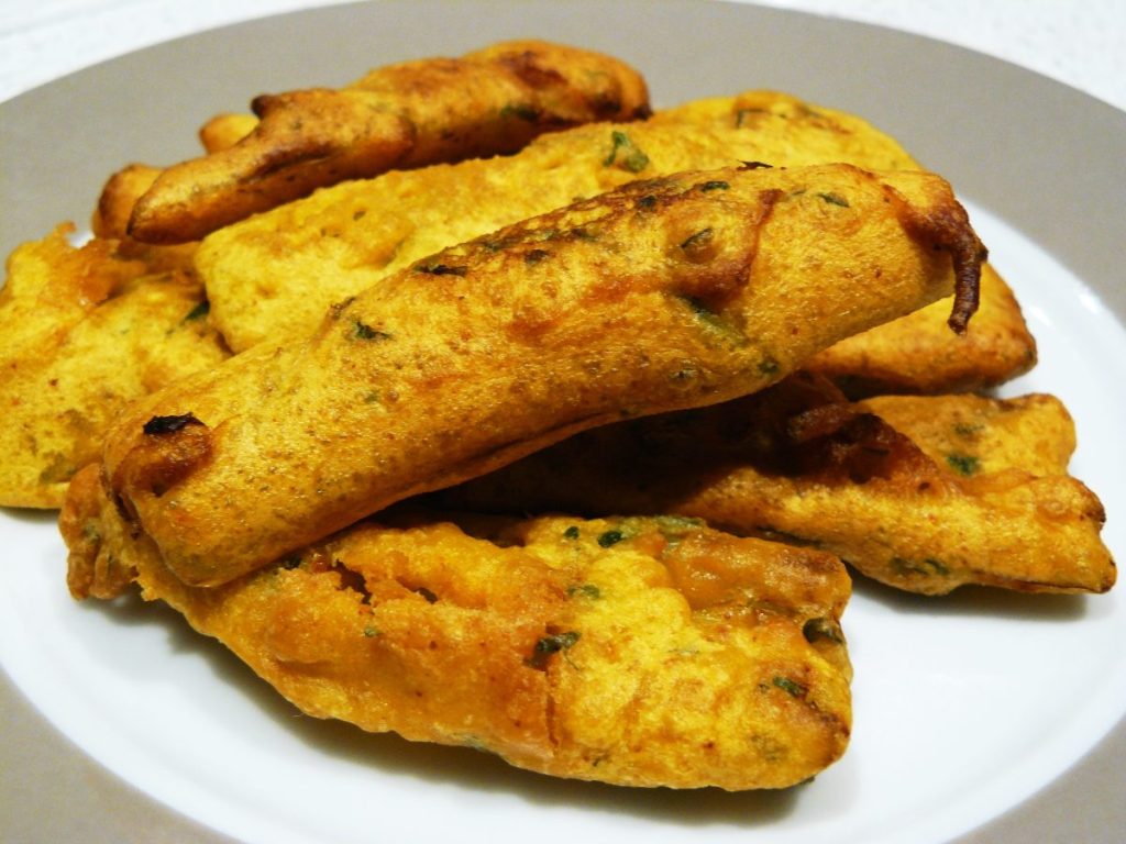 Milagu Bhajji (Chillies fried in Chickpea flour batter) - thespiceadventuress.com
