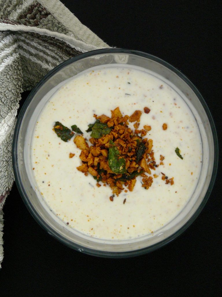 Cashewnut Pachadi (Spiced Cashewnut Yoghurt Dip) - thespiceadventuress.com