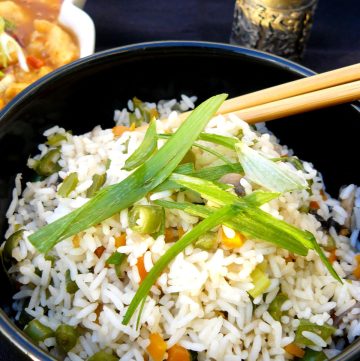 Vegetable fried rice garnished with spring onions