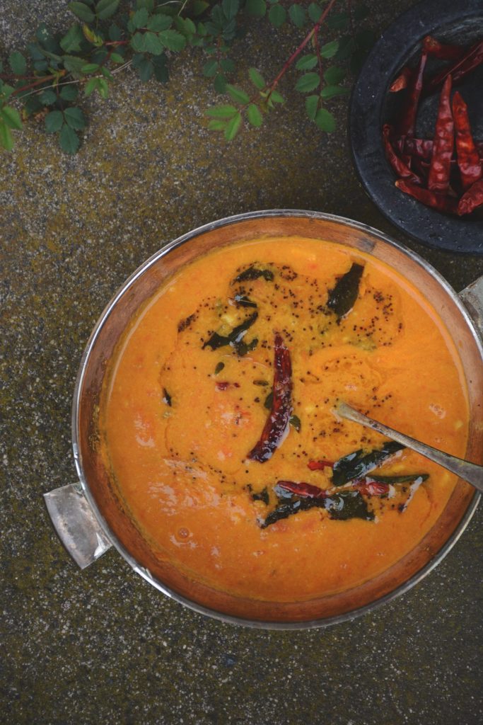 Tomato curry - a comforting and delicious curry from the state of Kerala, India - thespiceadventuress.com