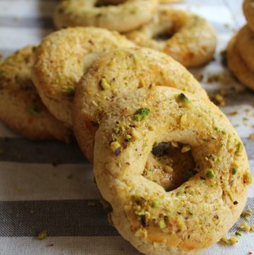 Baked almond rings on tea towel