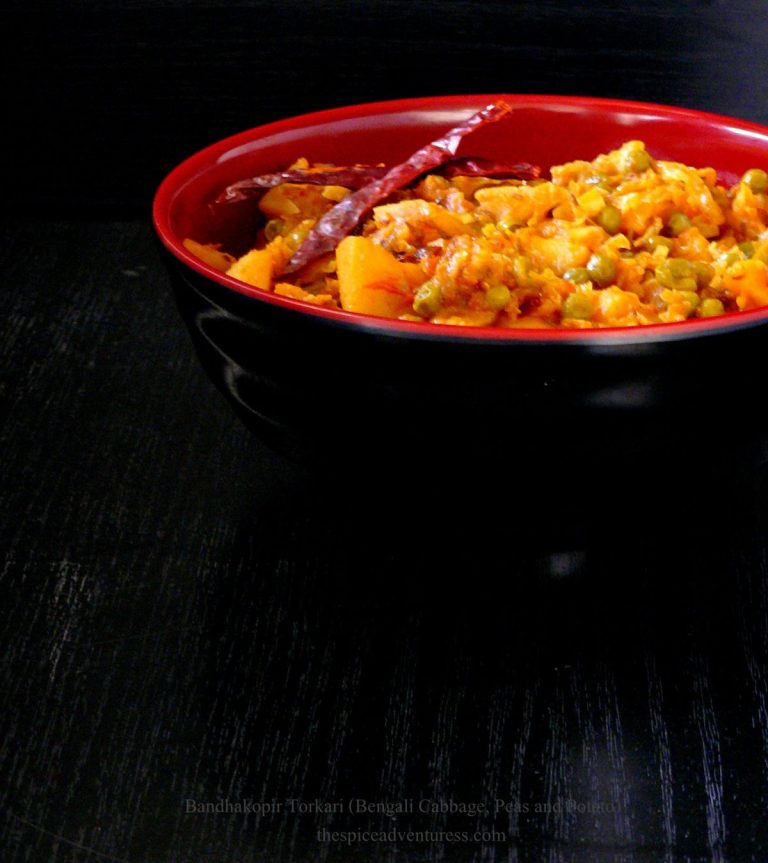 Bandhakopir Torkari (Bengali Cabbage, Potato and Peas Curry) The