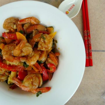 Prawns stir fry with capsicum served in white plate