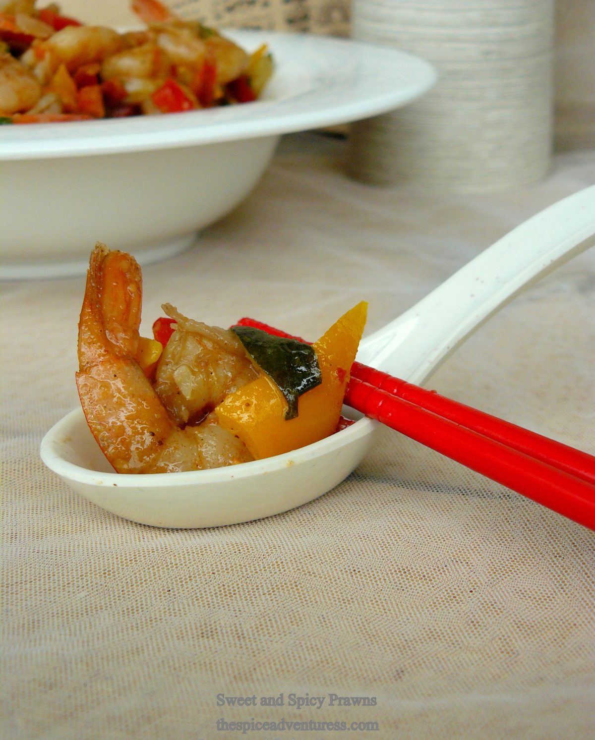 Sweet and Spicy Prawns - a quick and delicious stir fry in under 30 minutes - thespiceadventuress.com