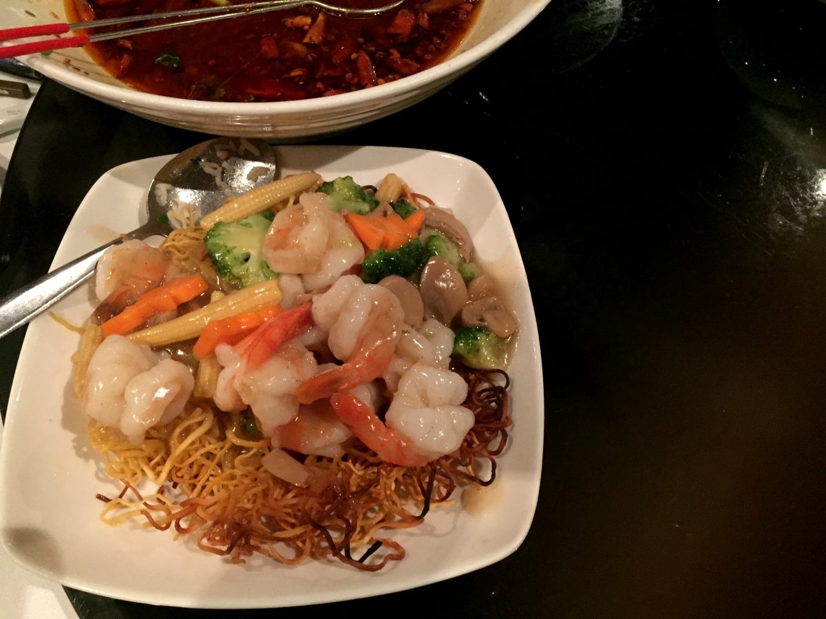 Prawns and vegetables with fried noodles