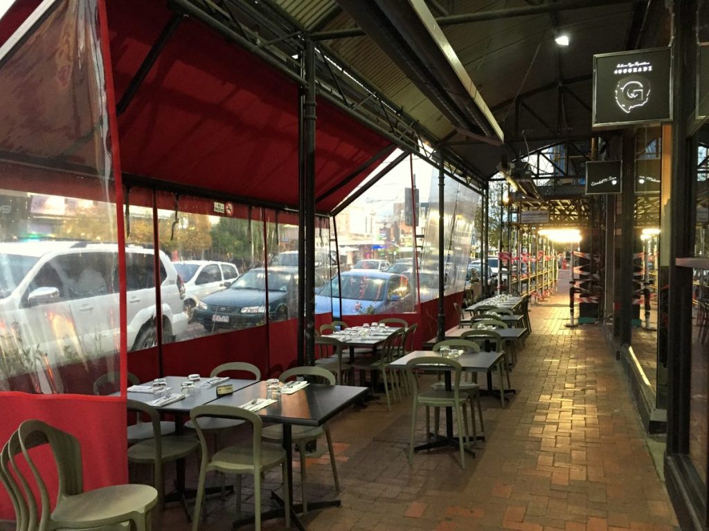 Restaurant al fresco dining space