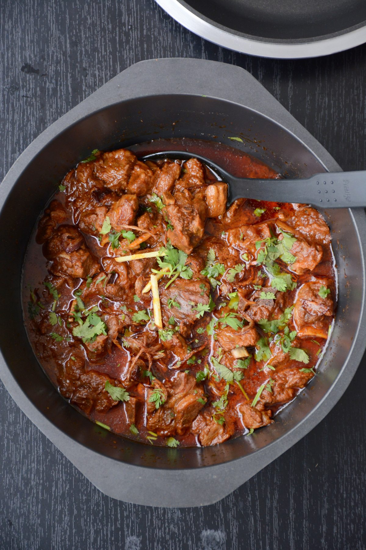 Gosht Durbari (Lamb Curry slow cooked with Yoghurt, Fried Onions and Spices) - a delicious slow cooked lamb curry with fried onions, yoghurt and spices - thespiceadventuress.com