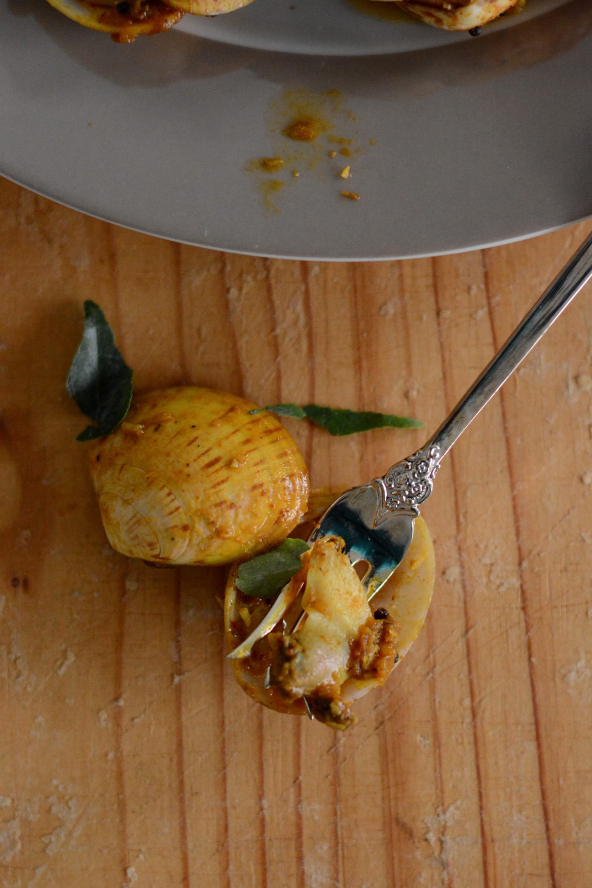 Kube Sukkhe (Mangalorean style Spicy Clams Sukka) - a traditional seafood preparation from the Protestant Christian community of Mangalore - thespiceadventuress.com