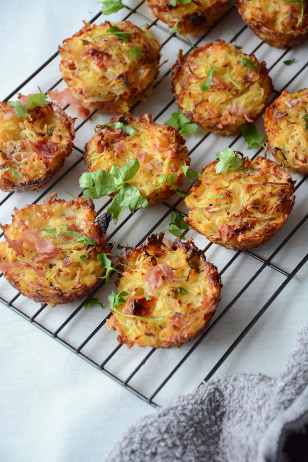 Hashbrown Muffins with Ham, Cheese and Sundried Tomatoes - a savoury kid friendly snack perfect for lunch boxes and parties alike - thespiceadventuress.com