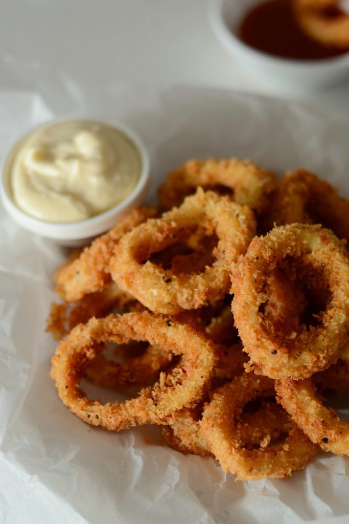 Fried squid rings with mayo on the side