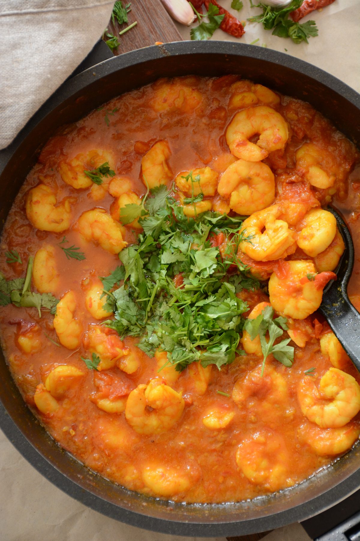 Prawns with Tomatoes - a Burmese style prawn curry with chillies, aromatics and tomatoes - thespiceadventuress.com