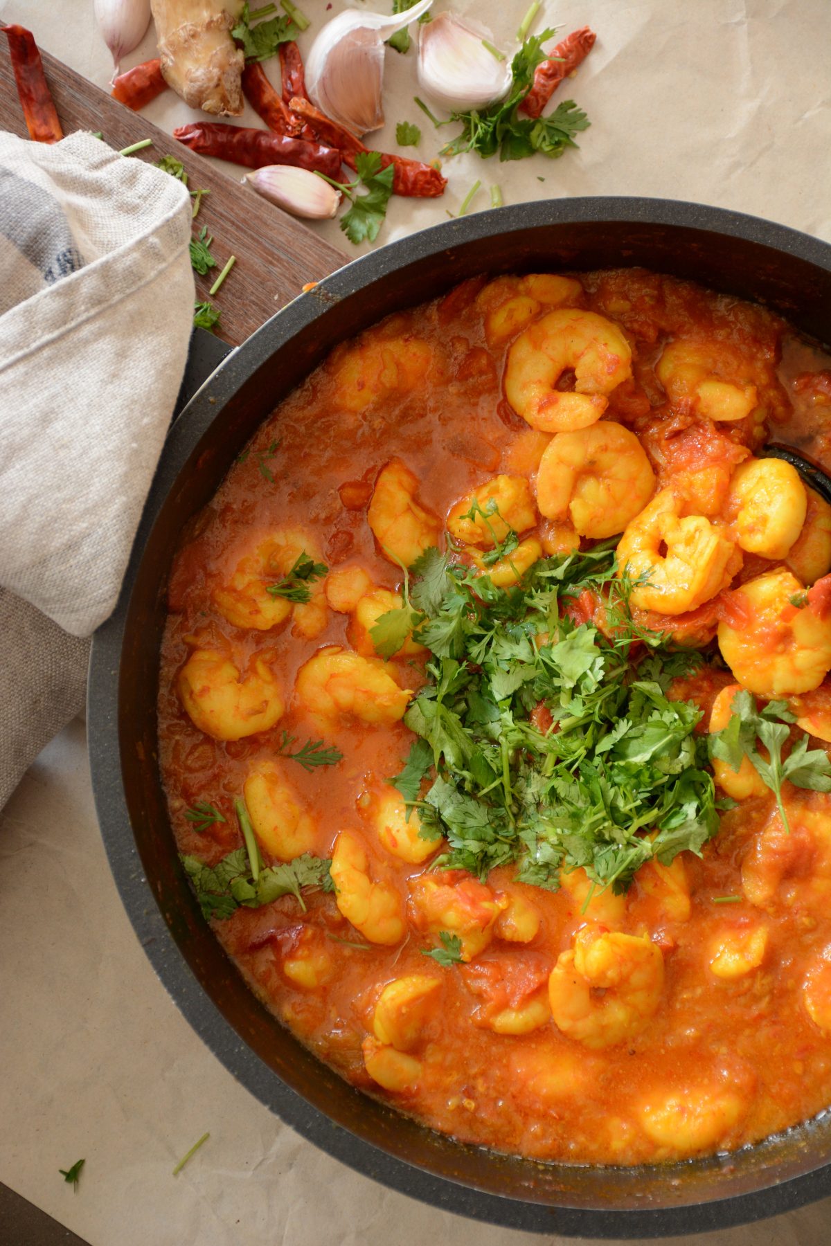 Prawns with Tomatoes - a Burmese style prawn curry with chillies, aromatics and tomatoes - thespiceadventuress.com