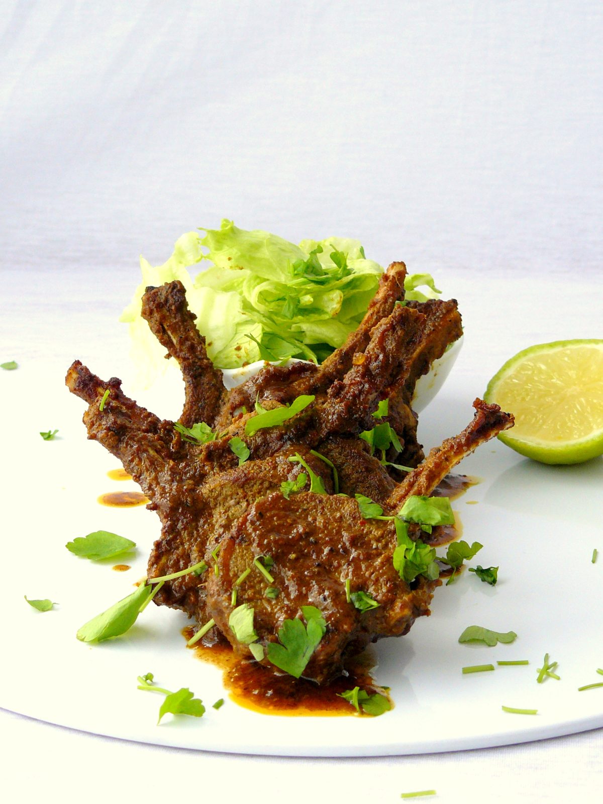 Vindaloo Lamb Chops - succulent, delicately frenched lamb chops smothered with the lipsmacking vindaloo marinade - thespiceadventuress.com