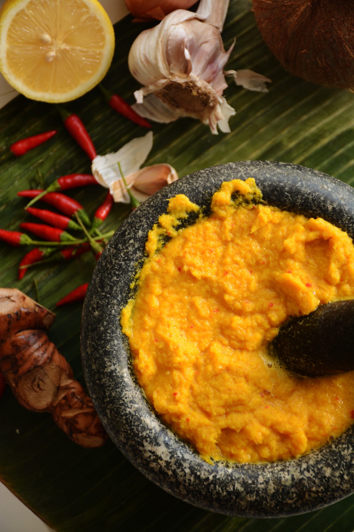 Kroueng or Cambodian curry paste - aromatic and fragrant - thespiceadventuress.com