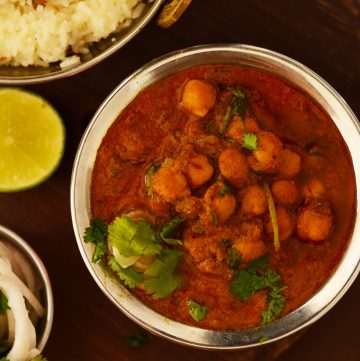 Chickpeas curry in bowl