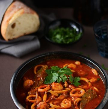 Squid, prawn and saffron stew - an indulgent, rich and delicious seafood stew with saffron - thespiceadventuress.com