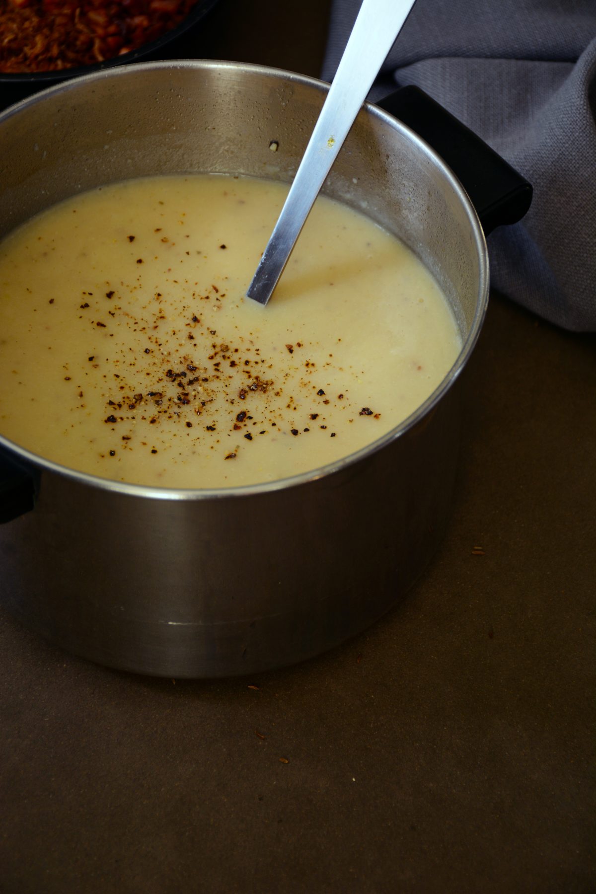 Potato, Cauliflower and Leek Soup with Crispy Bacon and Shallots - Deliciousness in a bowl - thespiceadventuress.com