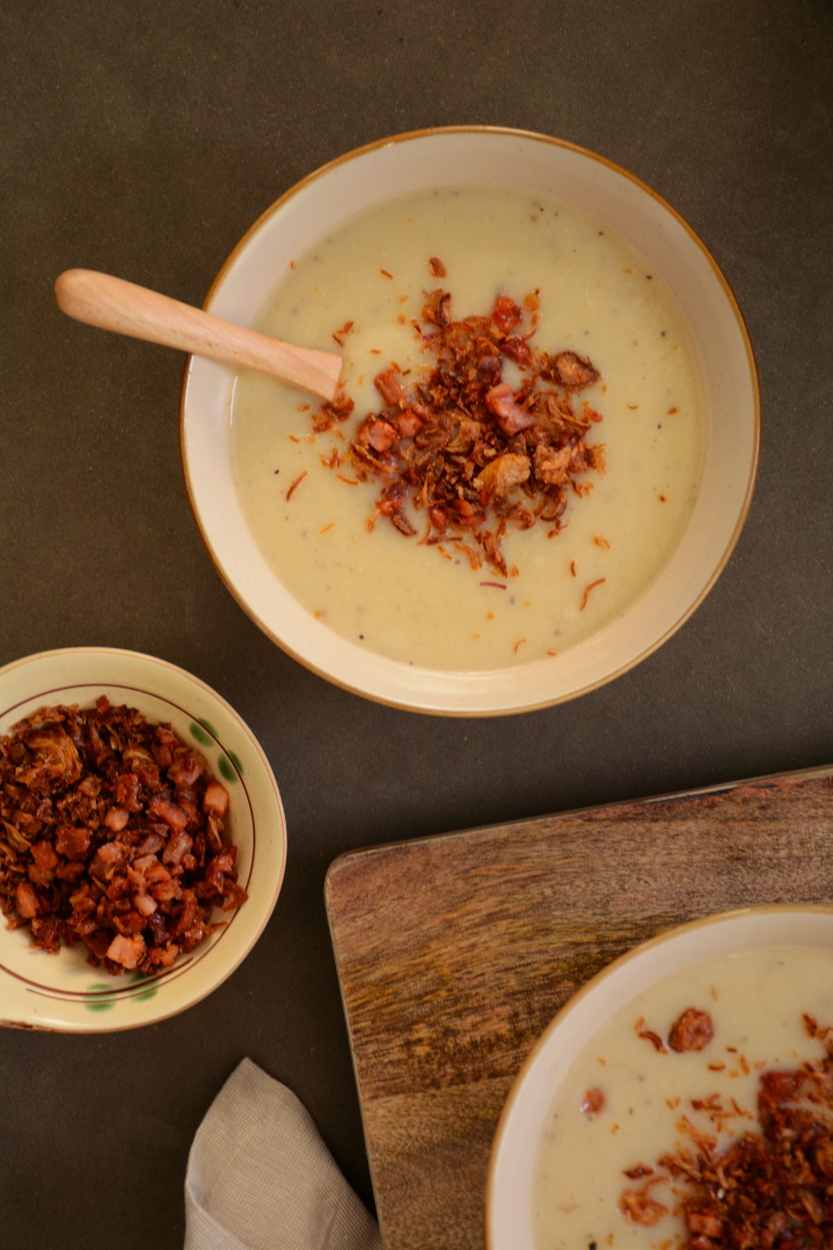 Potato, Cauliflower and Leek Soup with Crispy Bacon and Shallots - comfort in a bowl - thespiceadventuress.com