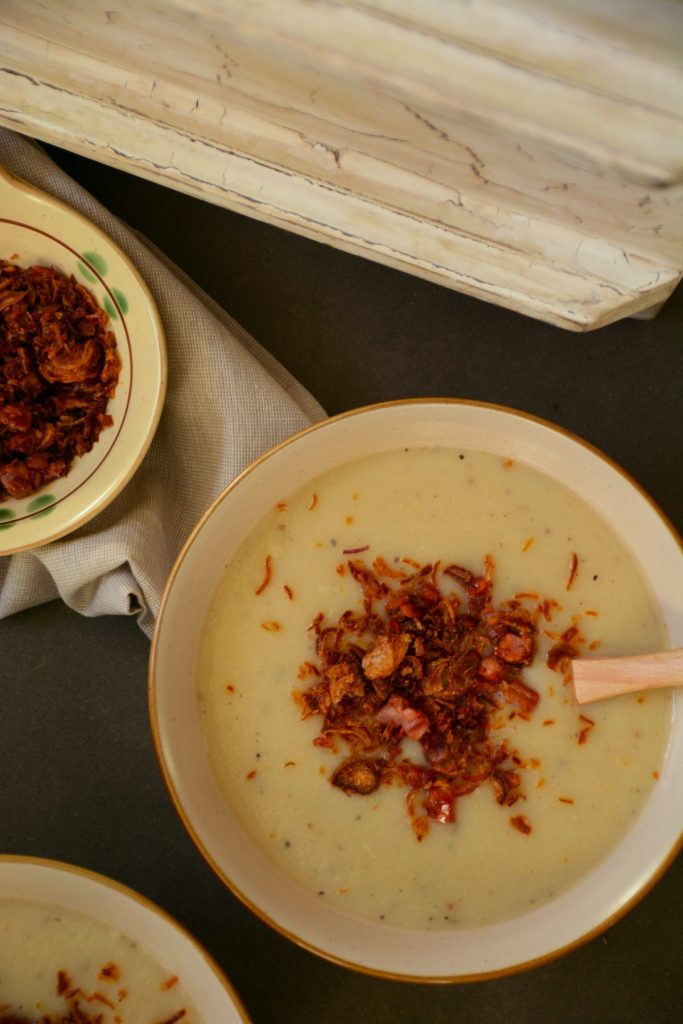Potato, Cauliflower and Leek Soup with Crispy Bacon and Shallots - Comfort in a bowl - thespiceadventuress.com