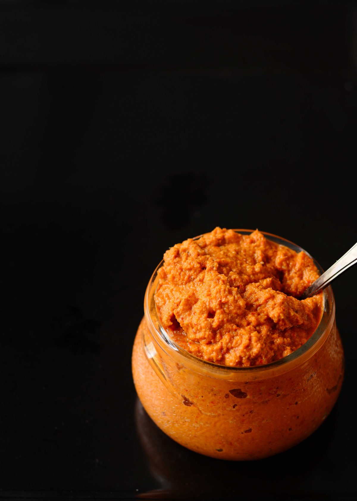 Massaman Curry Paste - a spicy and highly aromatic curry paste from Thailand - thespiceadventuress.com