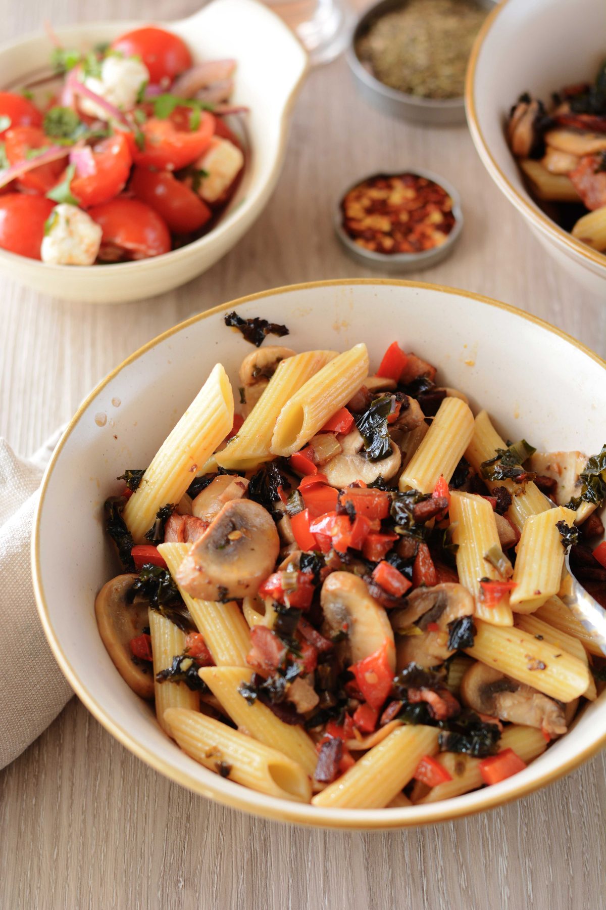 Pasta with Kale, Bacon and Mushrooms - thespiceadventuress.com