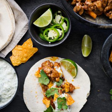 Chicken Fajita Tacos with Minty Cucumber Yoghurt - simple, easy to make and feeds a crowd - thespiceadventuress.com
