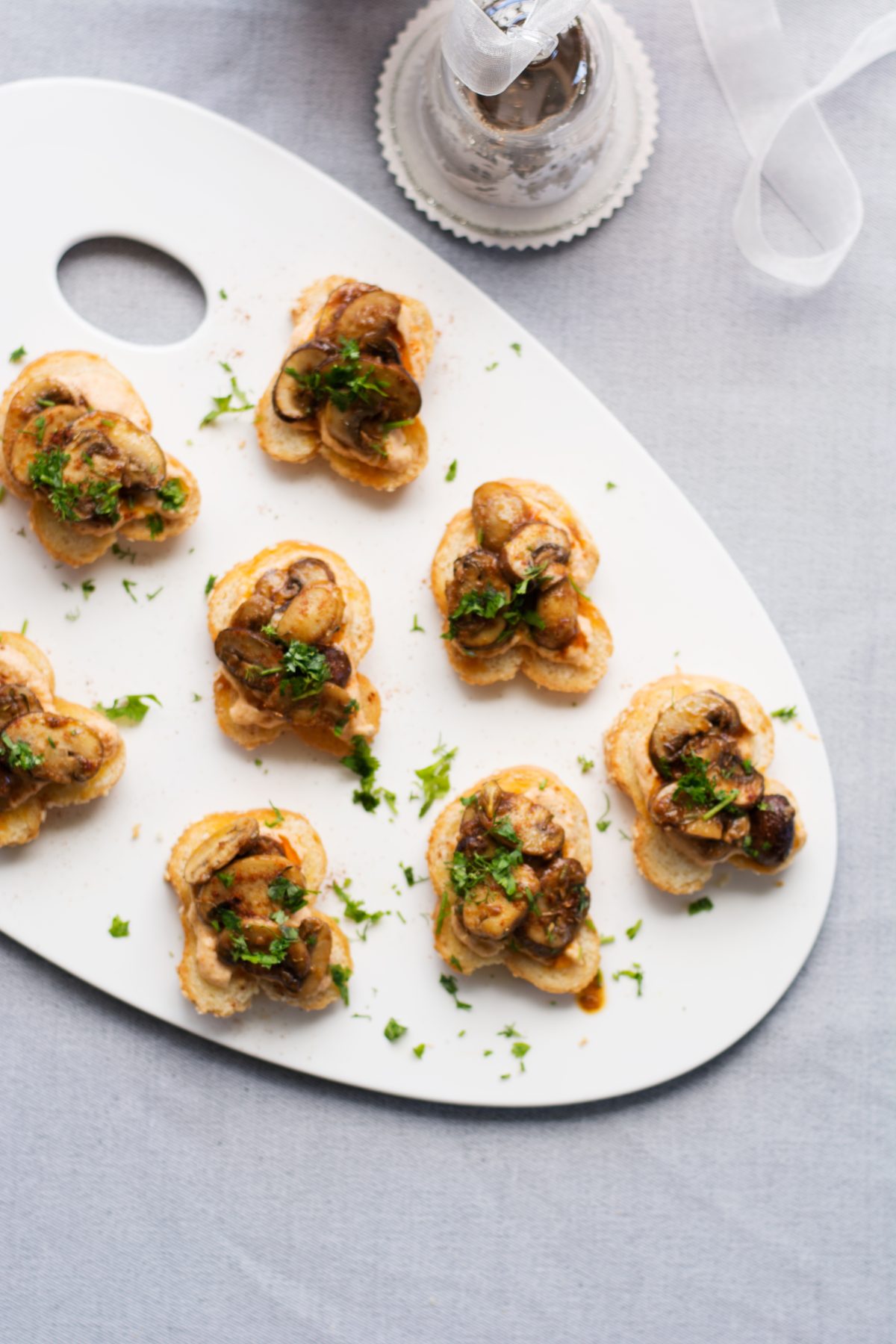 Mushroom & Sundried Tomato Hummus Toasties - a delightful vegetarian canape for the festive season - thespiceadventuress.com