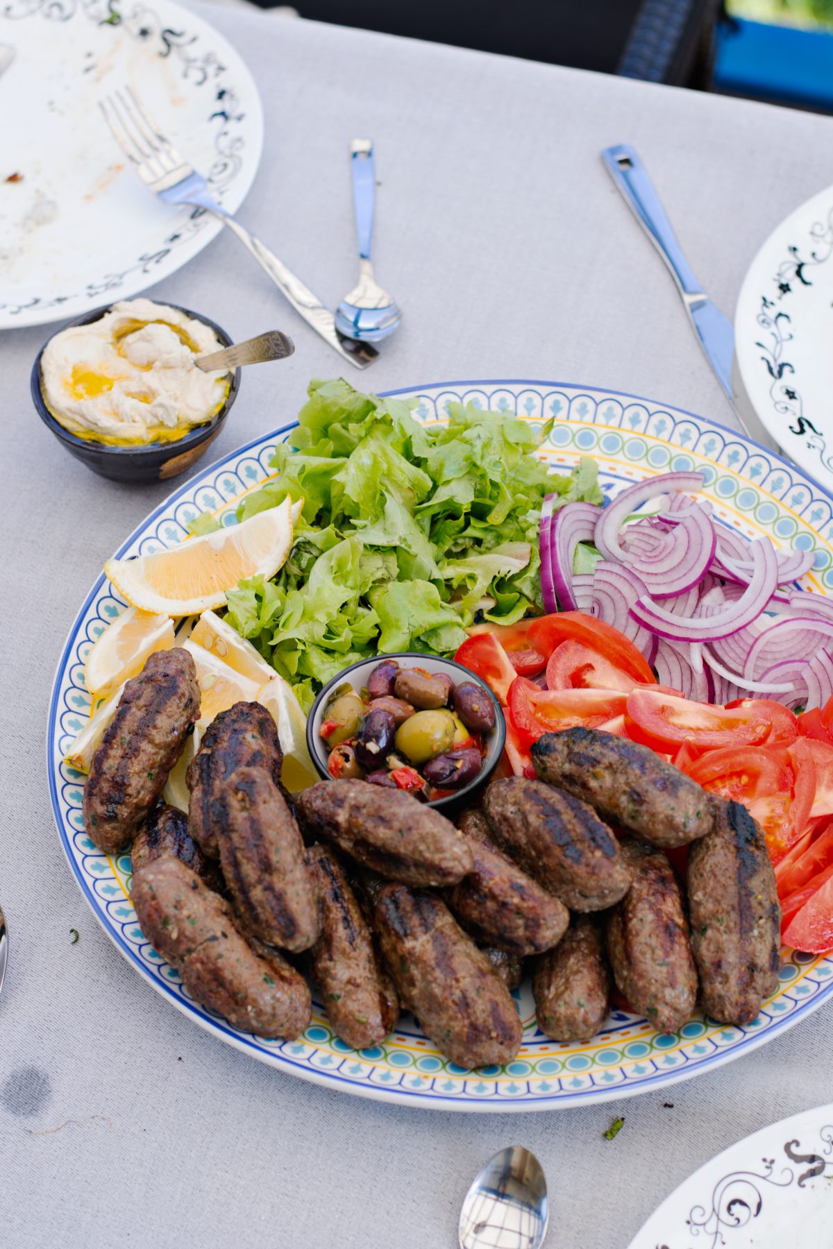 Middle Eastern beef kofta platter - thespiceadventuress.com