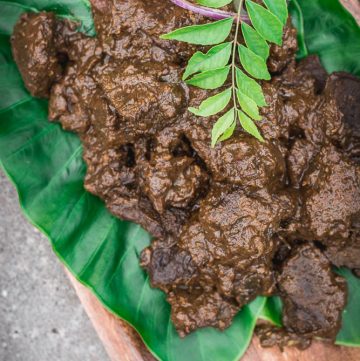 Mutton pepper masala on green leaf