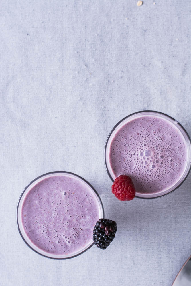 A Berrylicious Oats Smoothie - thespiceadventuress.com