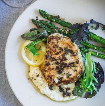 Pork fillets, mashed potato and grilled asparagus