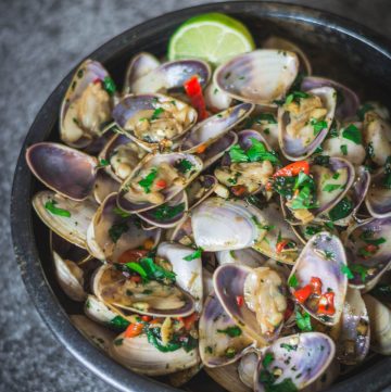 black bowl with Taiwanese style pipis