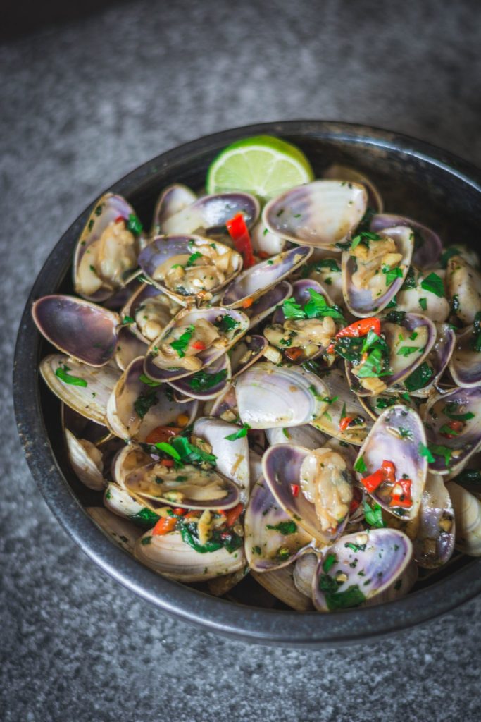 black bowl with Taiwanese style pipis