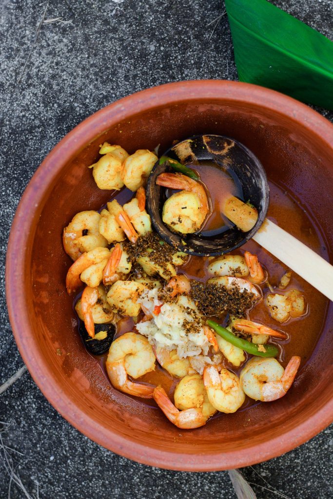 prawns cooked in earthenware pot