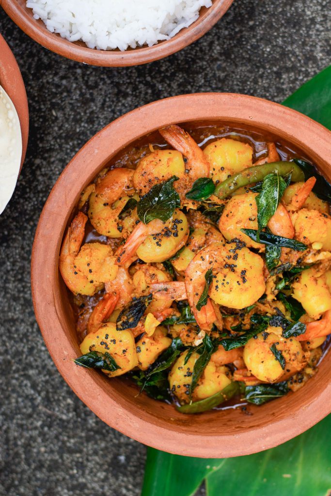 prawns in earthenware pot